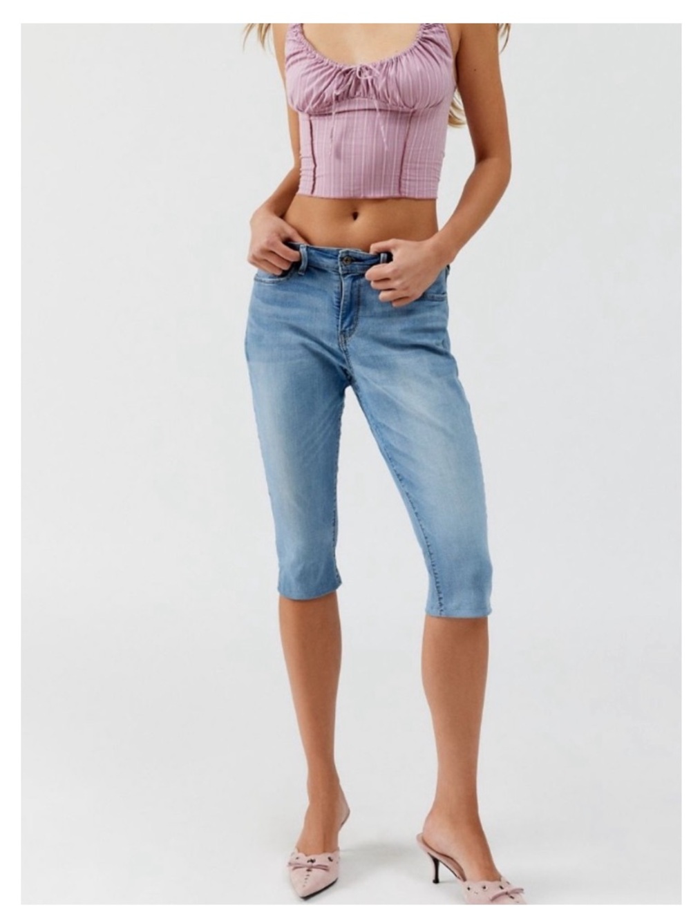 🟤NWT URBAN RENEWAL Gummy Denim Capri Pants in Vintage SMALL - Picture 1 of 4